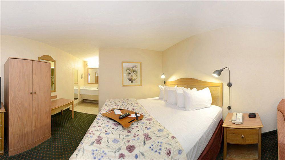 Quality Orange Park Inn 3*